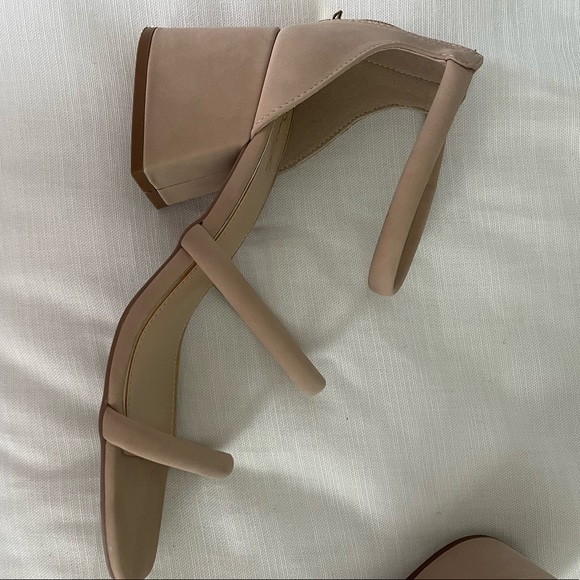 Taupe block heels with square toe. - Picture 3 of 3